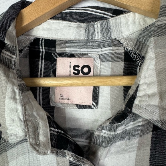 SO White & Black Plaid Long Sleeve Button Down XL - Picture 4 of 4